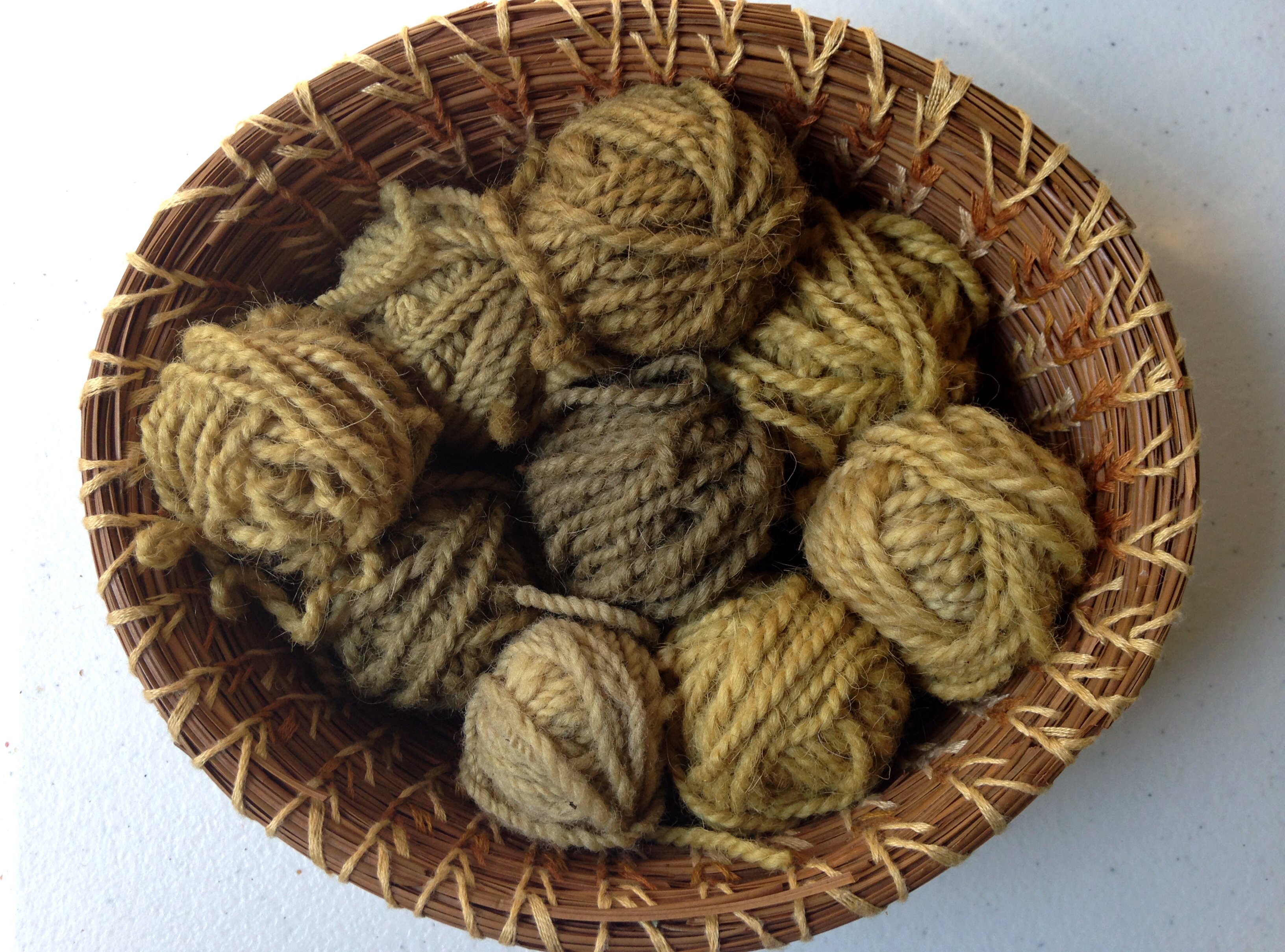 HOW TO MAKE NATURAL DYE WITH NETTLE, ORGANIC COLOR, GREEN BEIGE BROWN